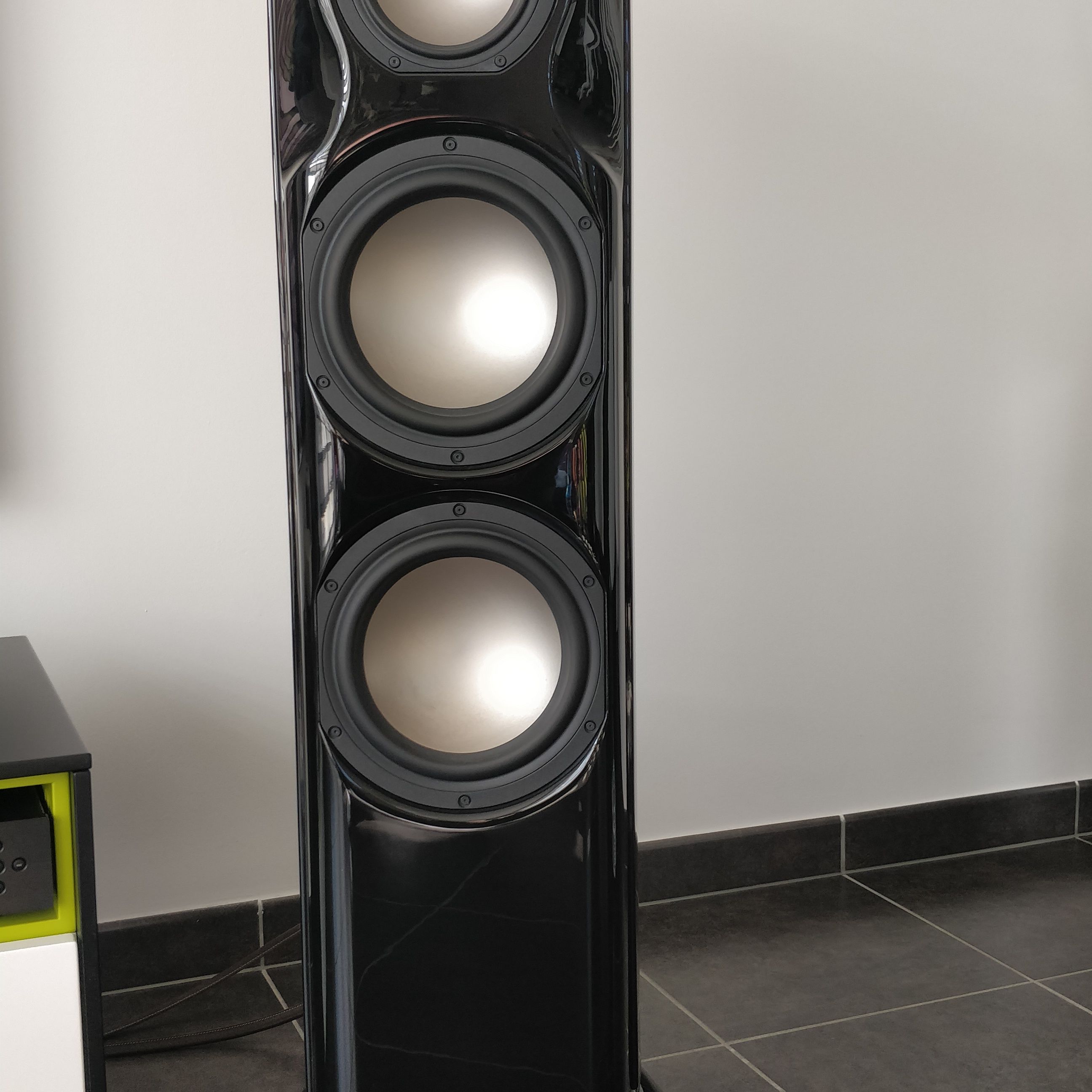 Revel ultima studio 2  			